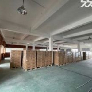 厂房出租：三横开发区亲亲家园附近，三楼，大概900平方