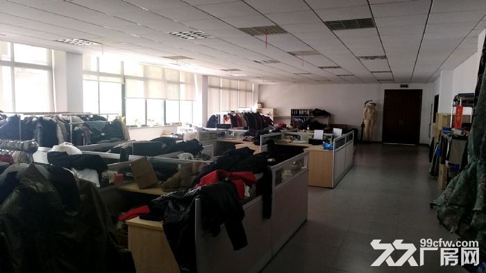 下应投创办公房900平整层出租，包含办公家具和空调，交通方便，环境好-图3